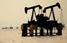 عقب‌گرد نفت در واکنش به افزایش ذخایر آمریکا