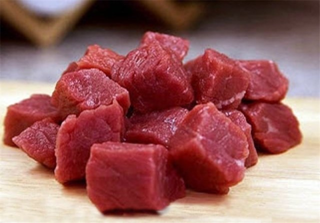 پیشنهاد فروش گوشت بُز و میش به‌قیمت ۱۳۰ تا ۱۵۰ هزار تومان در بازار