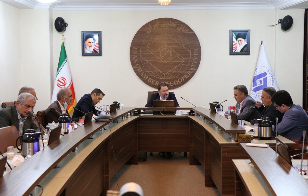 بررسی استفاده از ظرفیت‌های بازارسرمایه درسال مهار تورم و رشد تولید در کمیسیون بازارسرمایه، بیمه و بانک اتاق تعاون ایران