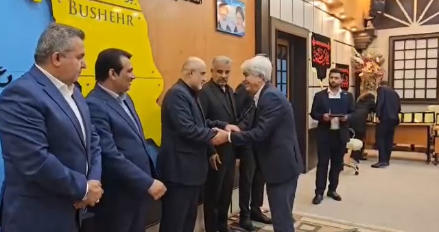 اهداء لوح تقدیر استاندار به اتاق تعاون استان بوشهر
