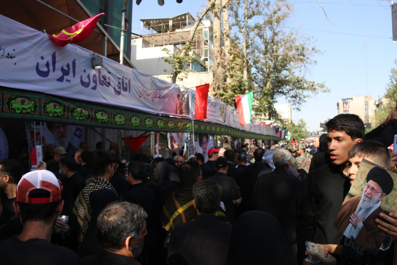 گزارش تصویری از خدمت‌رسانی موکب اتاق تعاون ایران در روز دوم آیین وداع با رهبر شهید